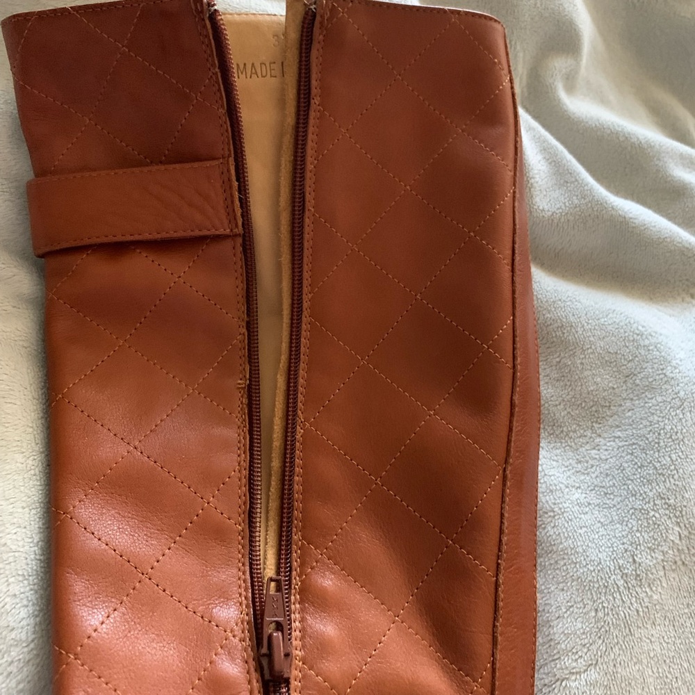 This are beautiful Made in Italy boots in excellent condition.